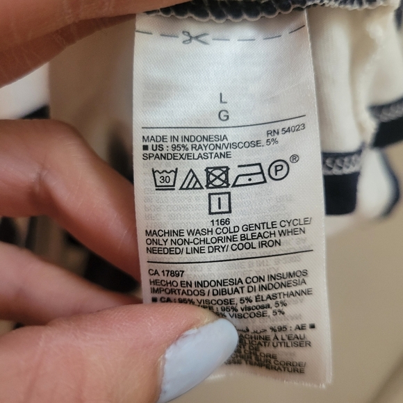 Old Navy Nautical Top Navy and White EUC large - Picture 3 of 8